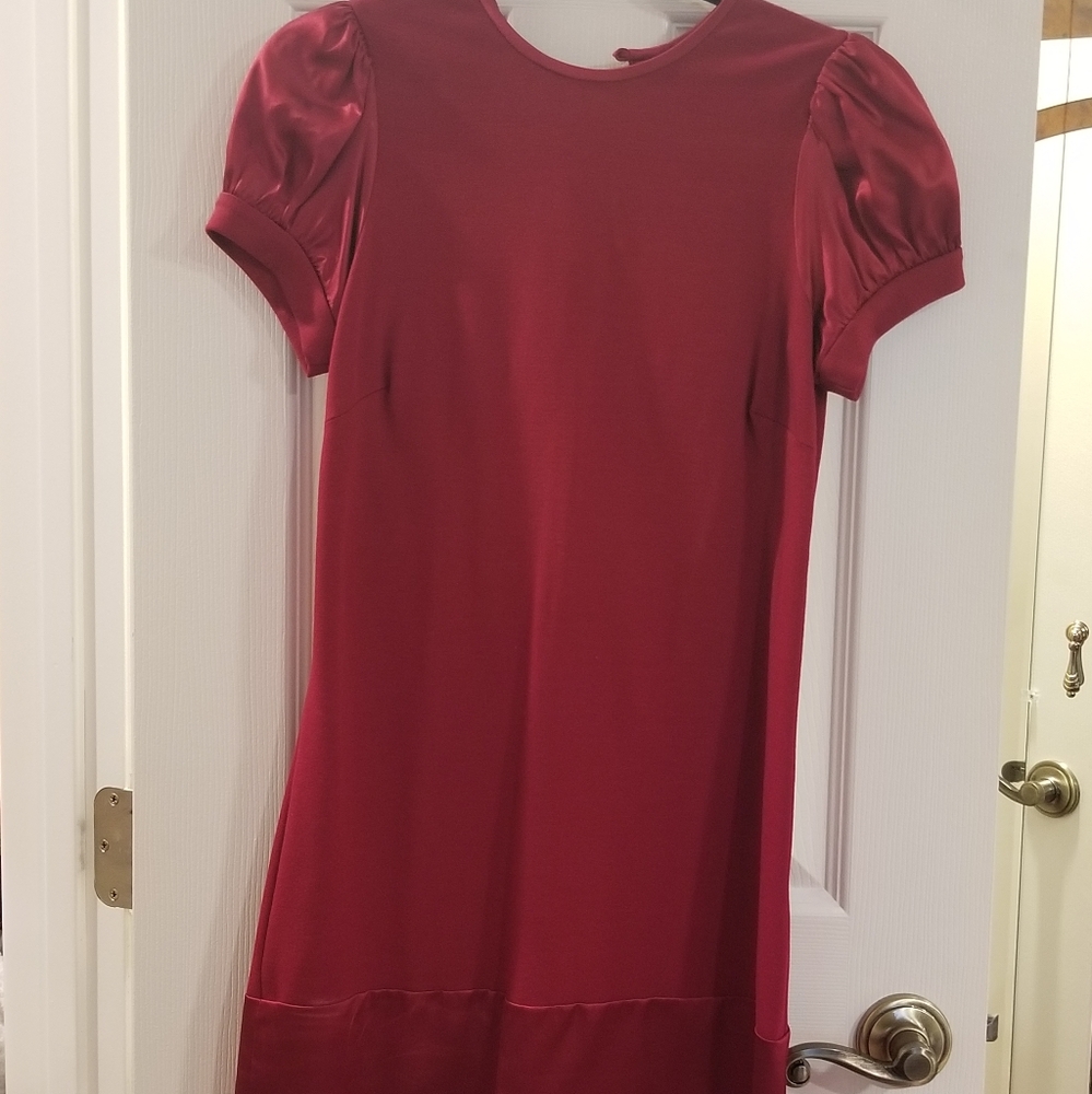 Maroon short sleeve mini dress